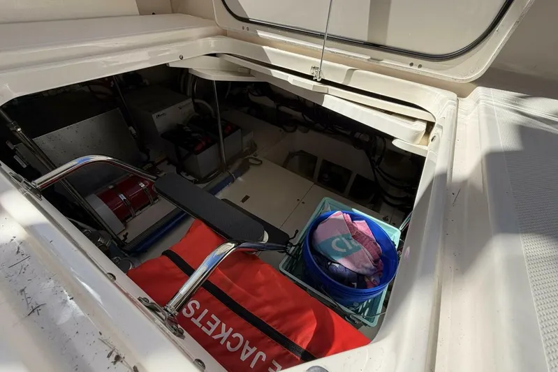 Jolly Dawg Yacht Photos Pics 2014 Pursuit F350 - Engine Room