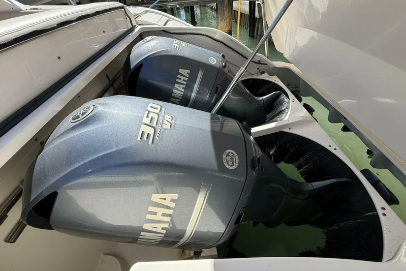 Jolly Dawg Yacht Photos Pics 2014 Pursuit F350 - Engines