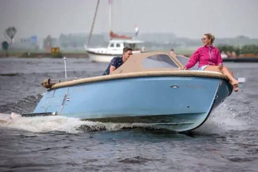 2023 Corsiva 595 Tender