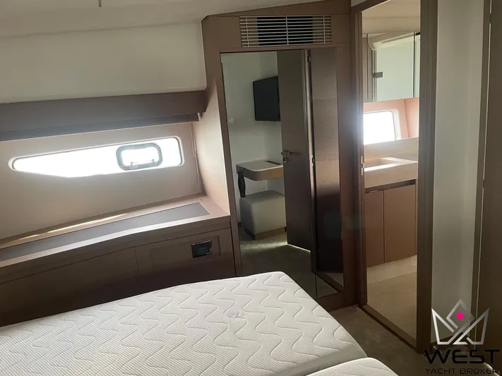  Yacht Photos Pics PRESTIGE 590 FLY