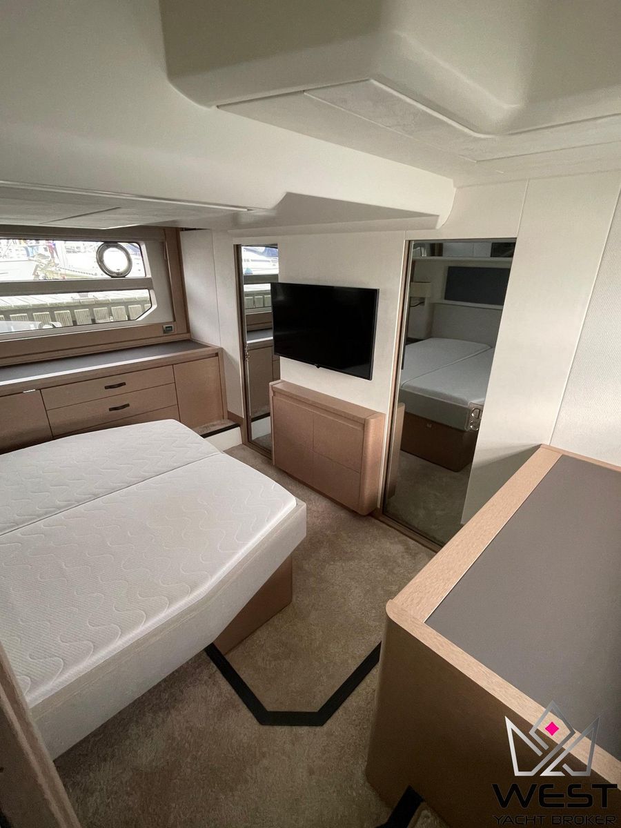 2021 Prestige 61 