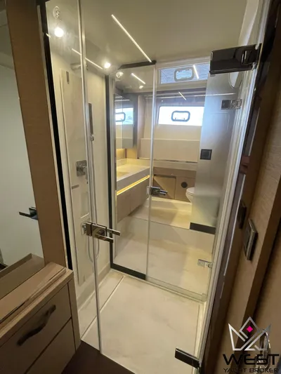  Yacht Photos Pics PRESTIGE 590 FLY