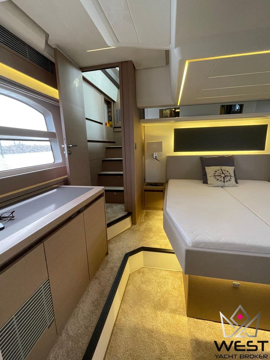 2021 Prestige 61 