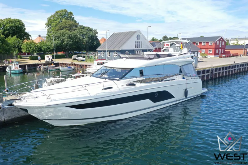  Yacht Photos Pics PRESTIGE 590 FLY