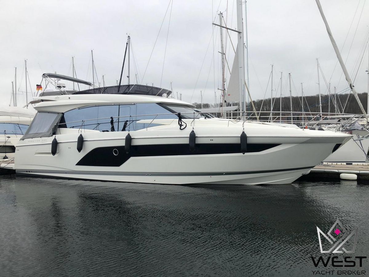 2021 Prestige 61 