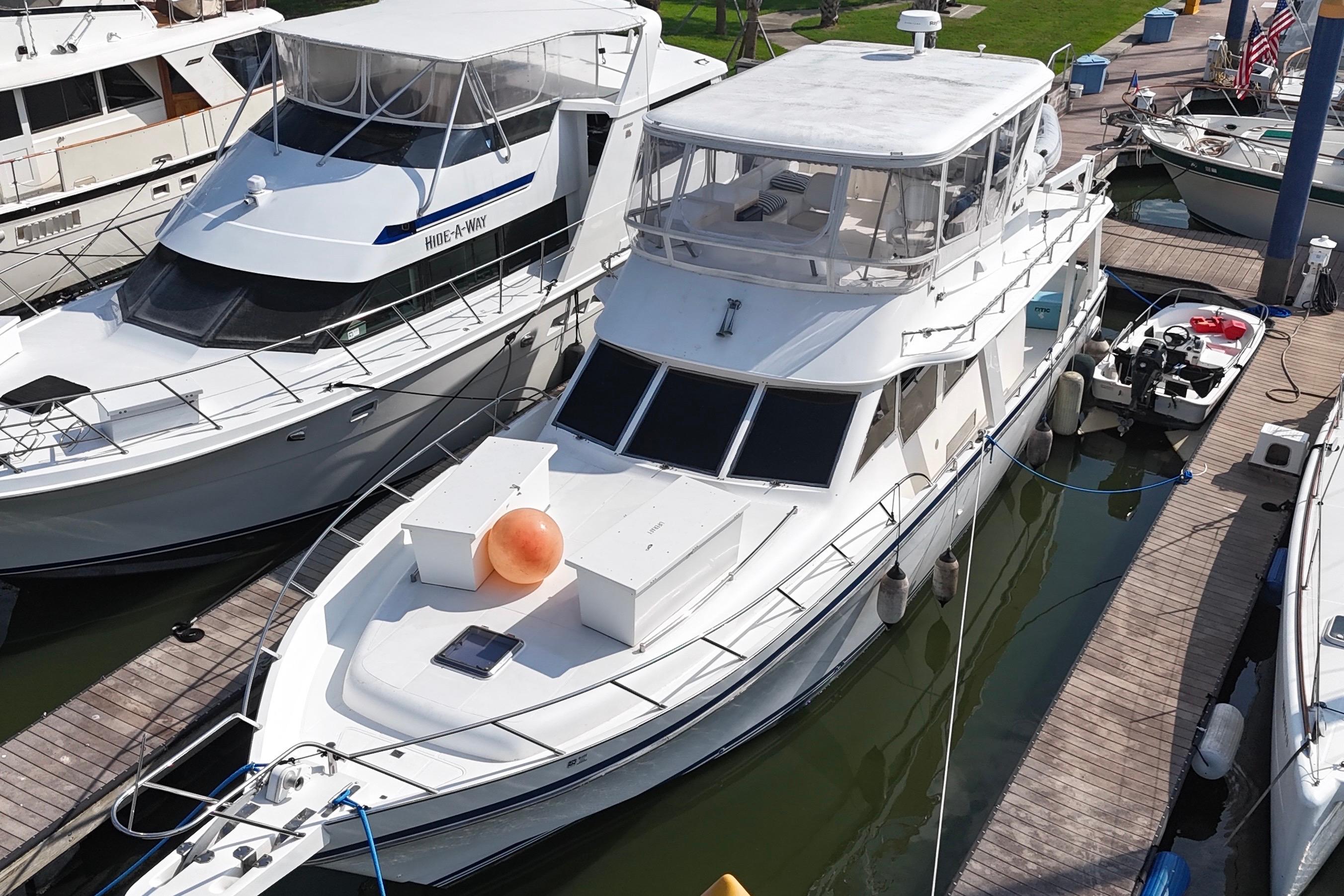 White Prima 52 Seahorse yacht docked at marina, 2001 model, surrounded by other boats.