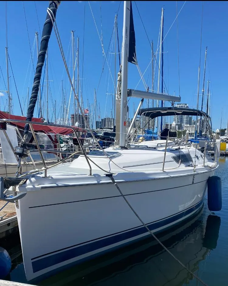 2009 Hunter 31-2 sailboat docked in a marina on a sunny day.