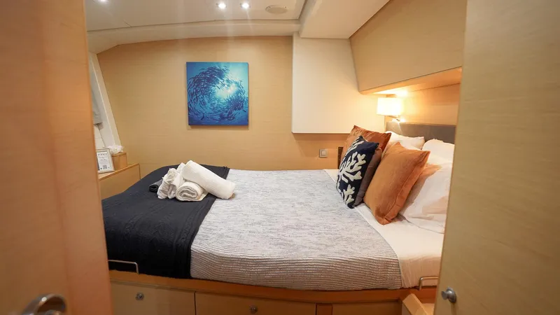Foxy Lady Yacht Photos Pics Guest Cabin