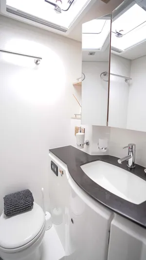 Foxy Lady Yacht Photos Pics Guest Head