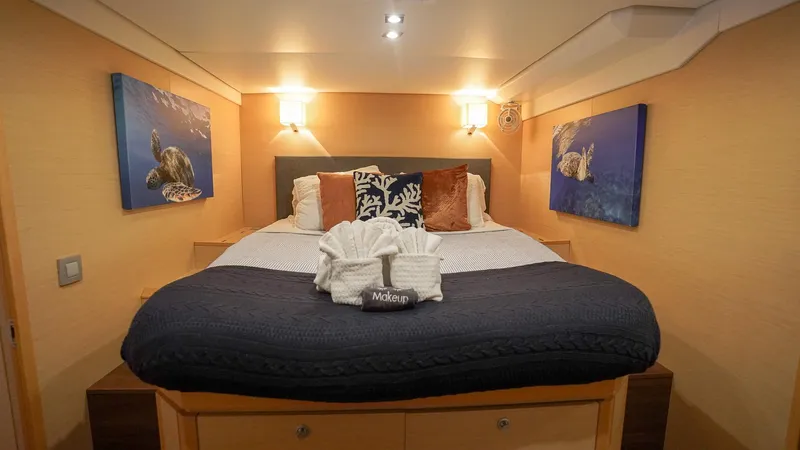 Foxy Lady Yacht Photos Pics Guest Cabin