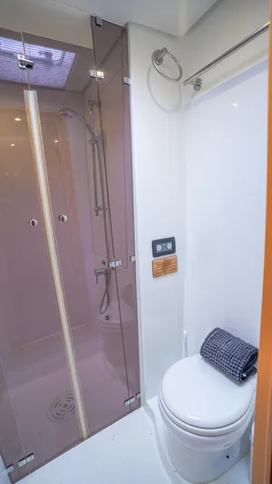 Foxy Lady Yacht Photos Pics Guest Head