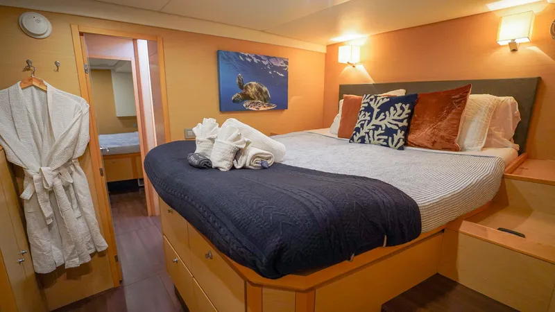 Foxy Lady Yacht Photos Pics Guest Cabin