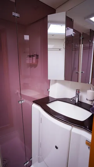 Foxy Lady Yacht Photos Pics Guest Head