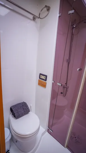 Foxy Lady Yacht Photos Pics Guest Head