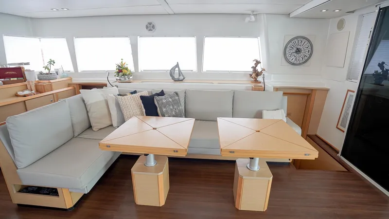 Foxy Lady Yacht Photos Pics Saloon