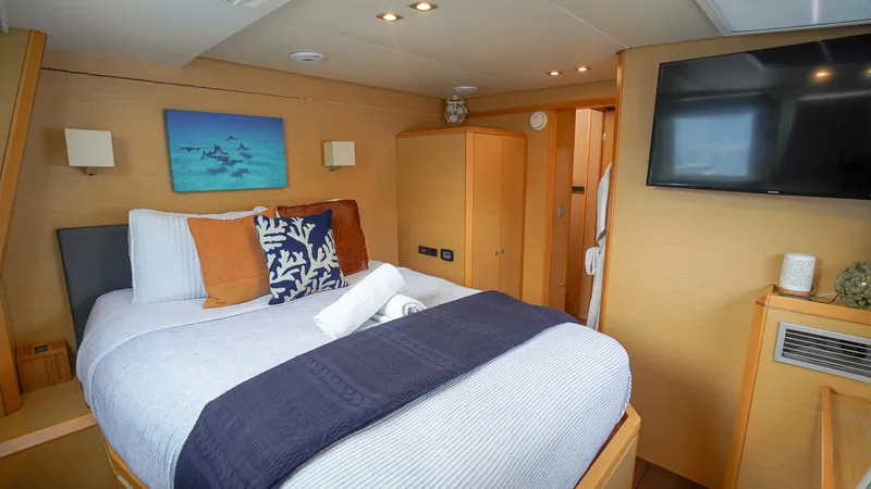 Foxy Lady Yacht Photos Pics Guest Cabin