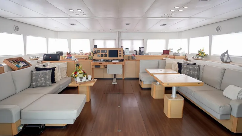 Foxy Lady Yacht Photos Pics Saloon