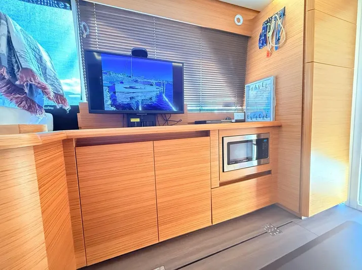 Harbor Lights Yacht Photos Pics 