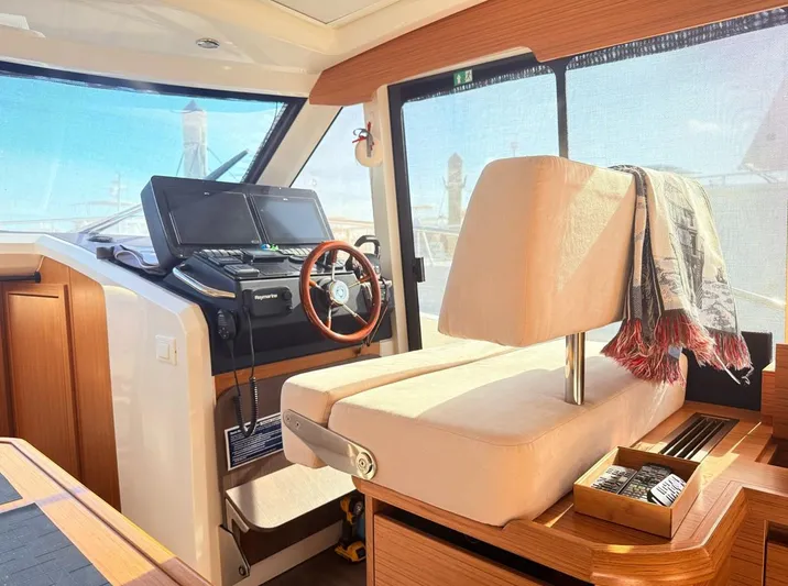 Harbor Lights Yacht Photos Pics 