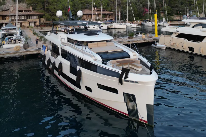 Heliophilia Yacht Photos Pics 