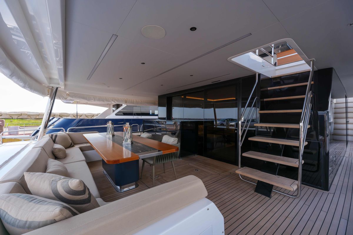2024 Sirena 87 