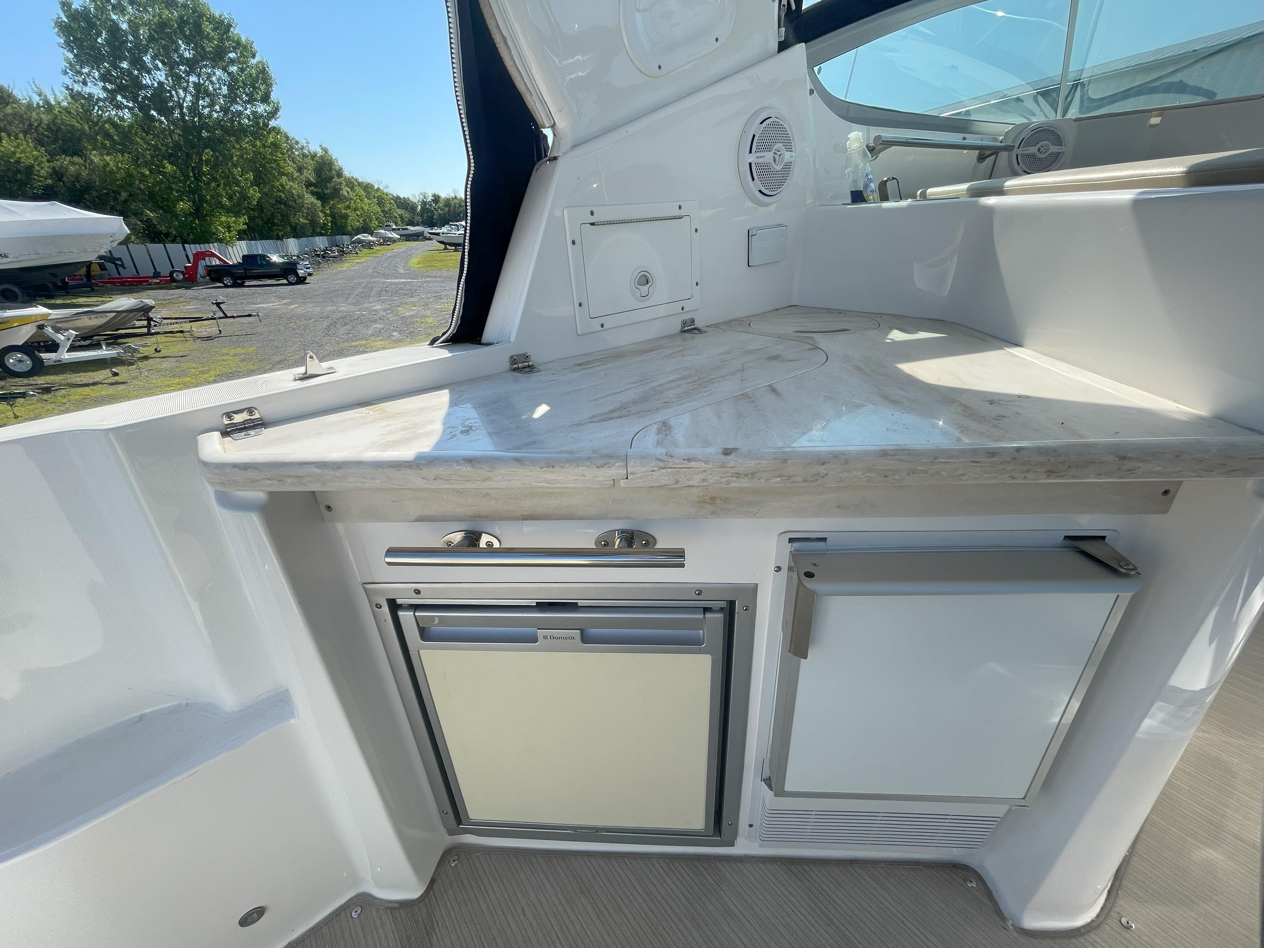 2016 Rinker 360 Express Cruiser Express Cruiser for sale - YachtWorld