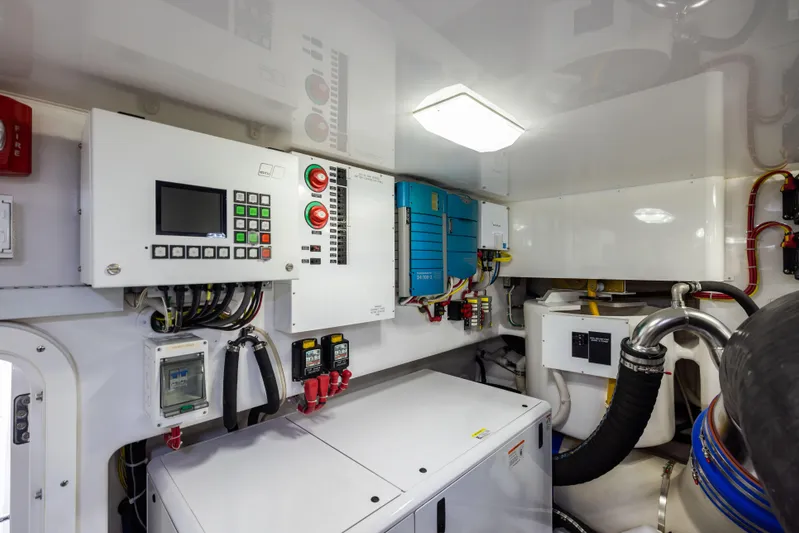 2020 Viking 80 Yacht Photos Pics 