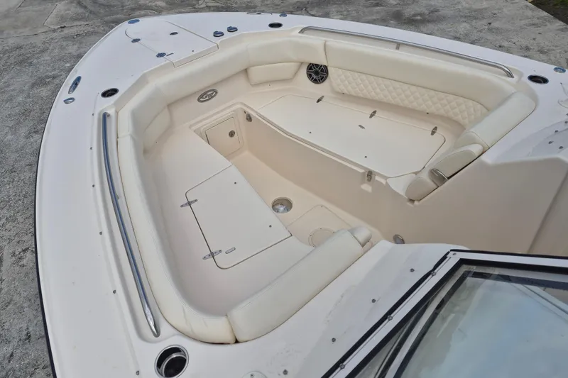 307-628 Yacht Photos Pics 2026 Grady-White Freedom 307 boat interior with spacious seating and storage compartments.