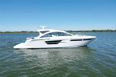 Cruisers Yachts 54 Cantius