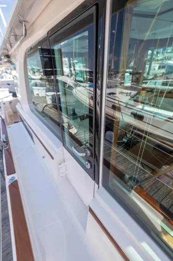 Lucky Dog Yacht Photos Pics 