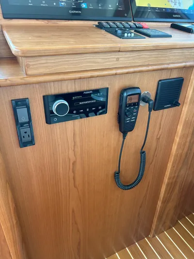 Lucky Dog Yacht Photos Pics 