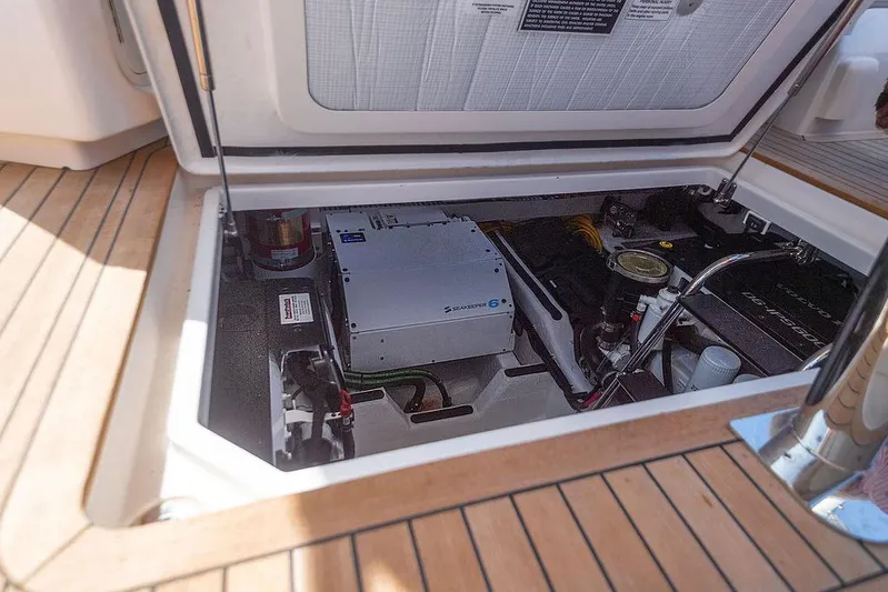 Lucky Dog Yacht Photos Pics 