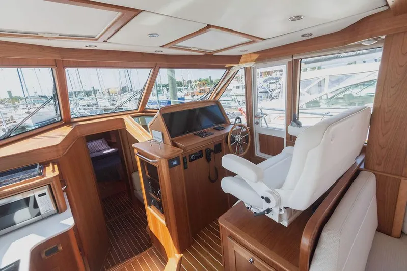 Lucky Dog Yacht Photos Pics 