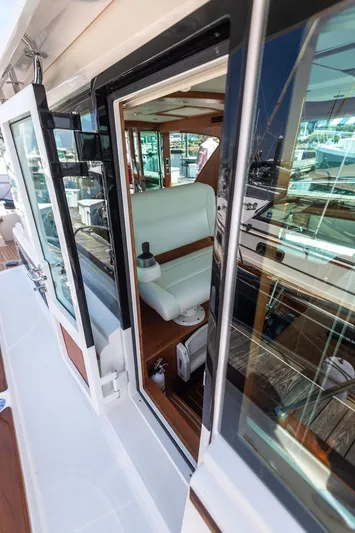 Lucky Dog Yacht Photos Pics 