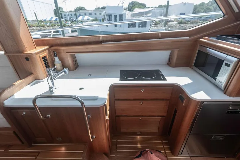 Lucky Dog Yacht Photos Pics 