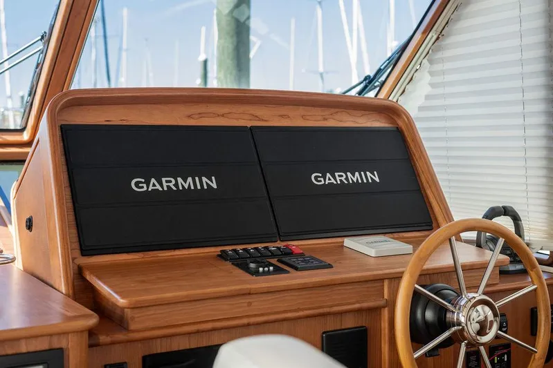 Lucky Dog Yacht Photos Pics 