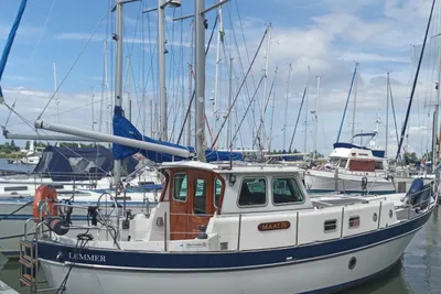 1985 Dartsailer 30
