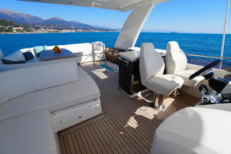 Lucerna Yacht Photos Pics 