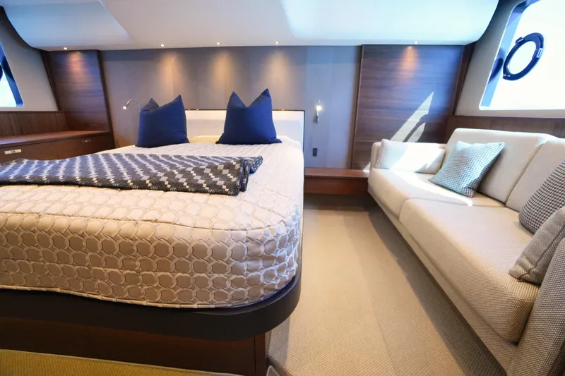 Lucerna Yacht Photos Pics 