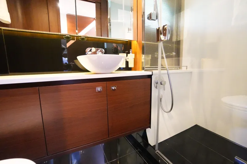 Lucerna Yacht Photos Pics 