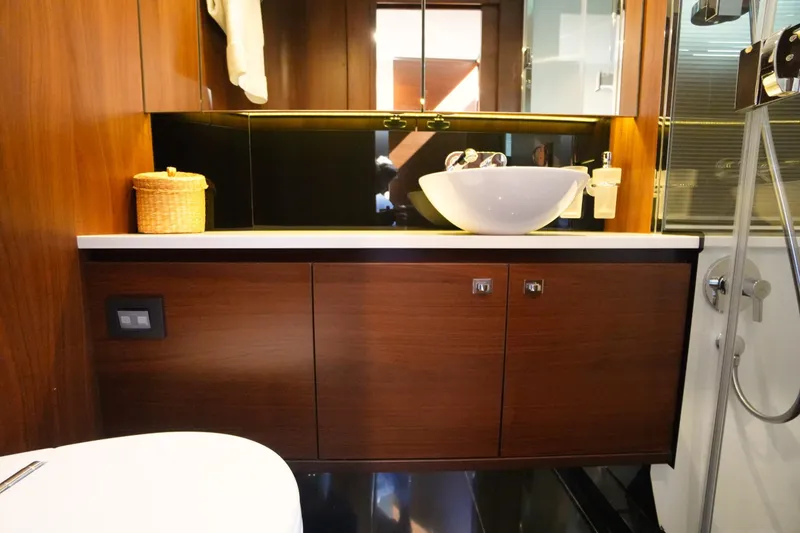 Lucerna Yacht Photos Pics 