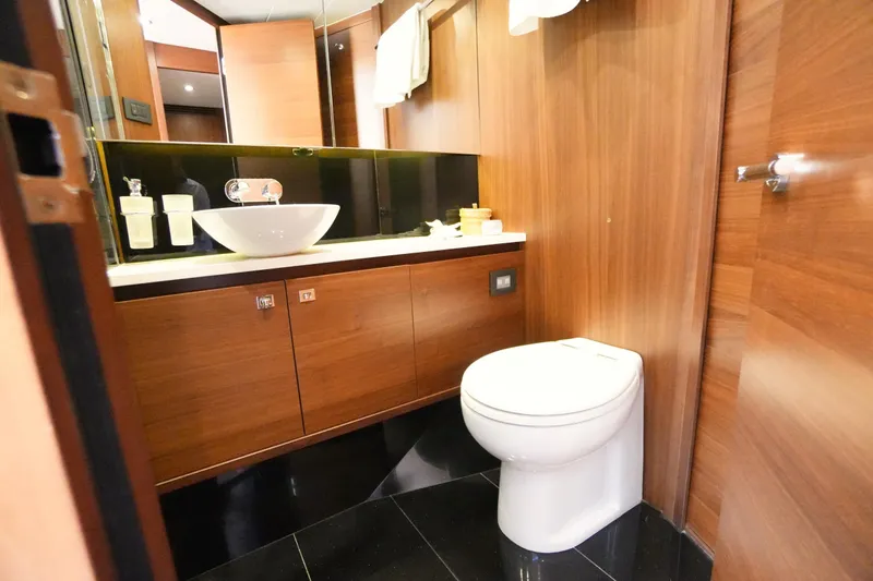 Lucerna Yacht Photos Pics 