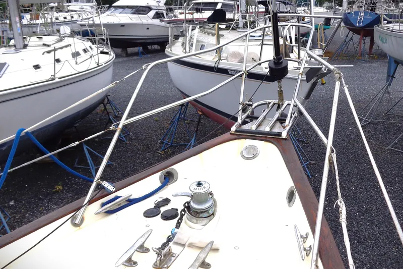 Wild Yacht Photos Pics 1998 Pacific Seacraft 37 sailboat on land, surrounded by other boats.