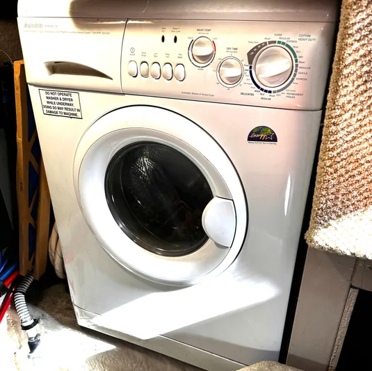 Sol Verde Yacht Photos Pics Washer dryer