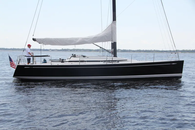 Mutiny Yacht Photos Pics S side