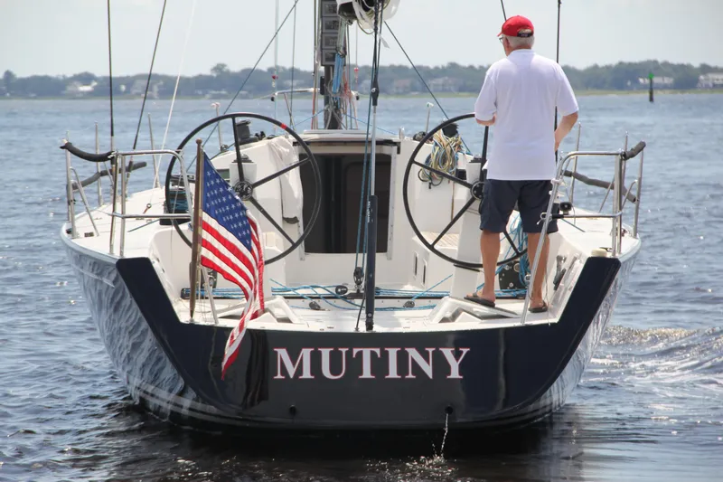 Mutiny Yacht Photos Pics Stern