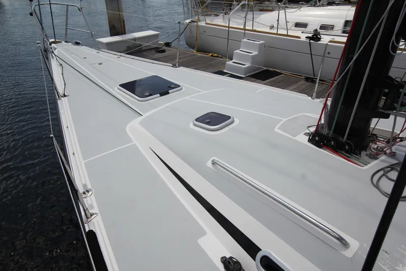 Mutiny Yacht Photos Pics Foredeck from P