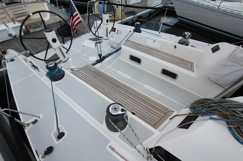 Mutiny Yacht Photos Pics Cockpit from fwd S