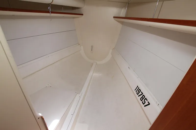 Mutiny Yacht Photos Pics Forepeak