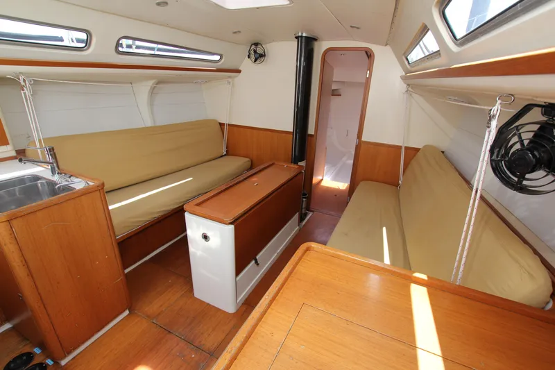 Mutiny Yacht Photos Pics Saloon from aft S